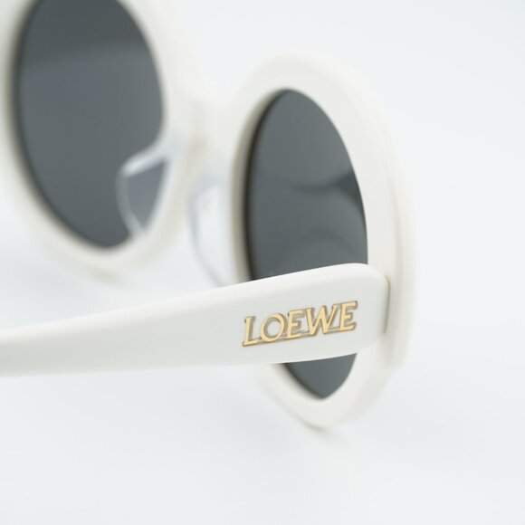 Loewe LW40135F 25A Sunglasses White Round Frame, Grey Lenses main image 5